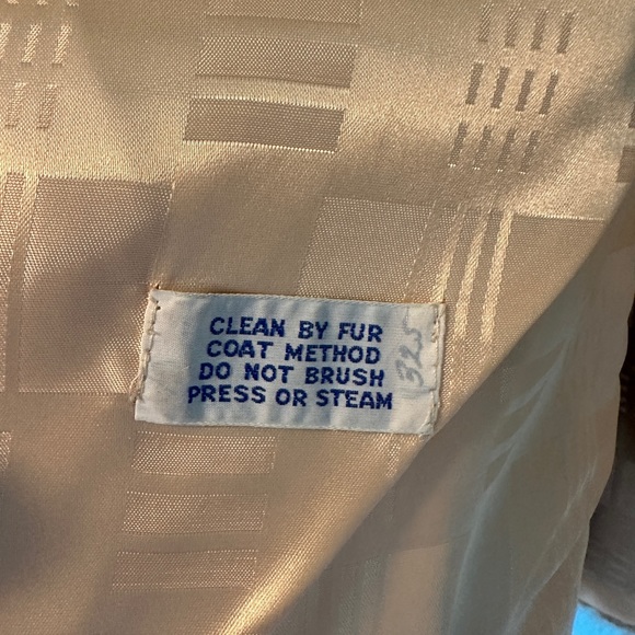 Vintage Faux Fur Cape with pockets One Size - Picture 2 of 8